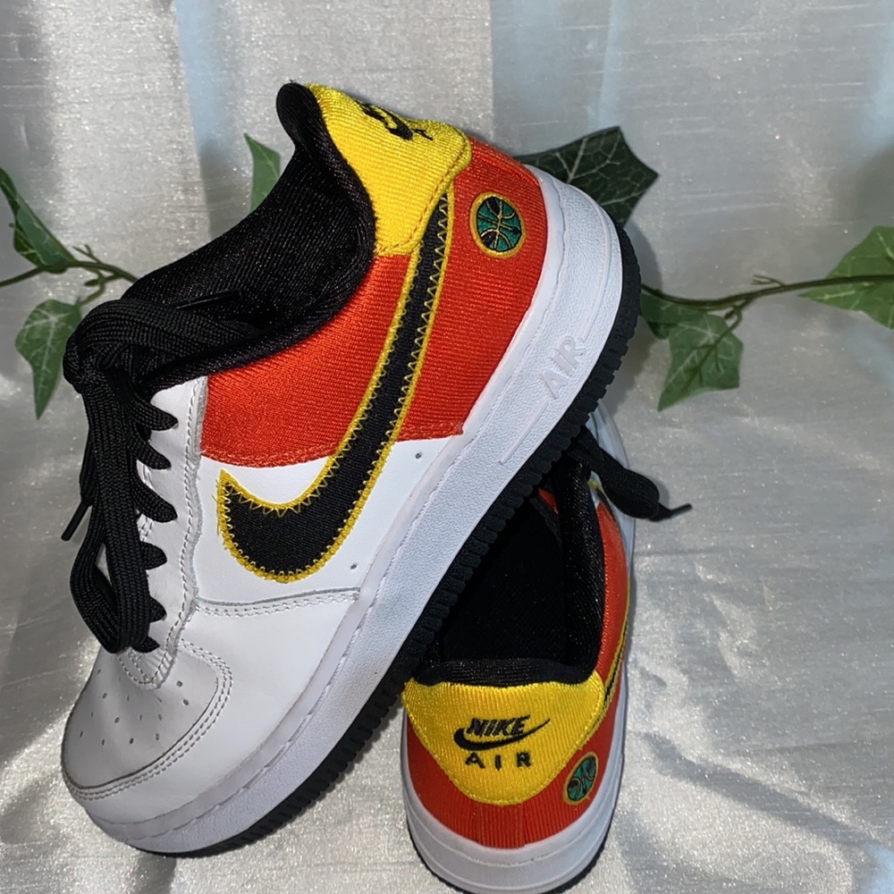 Nike Air Force 1 LV8 1 Boys (SZ 4.5) EUC